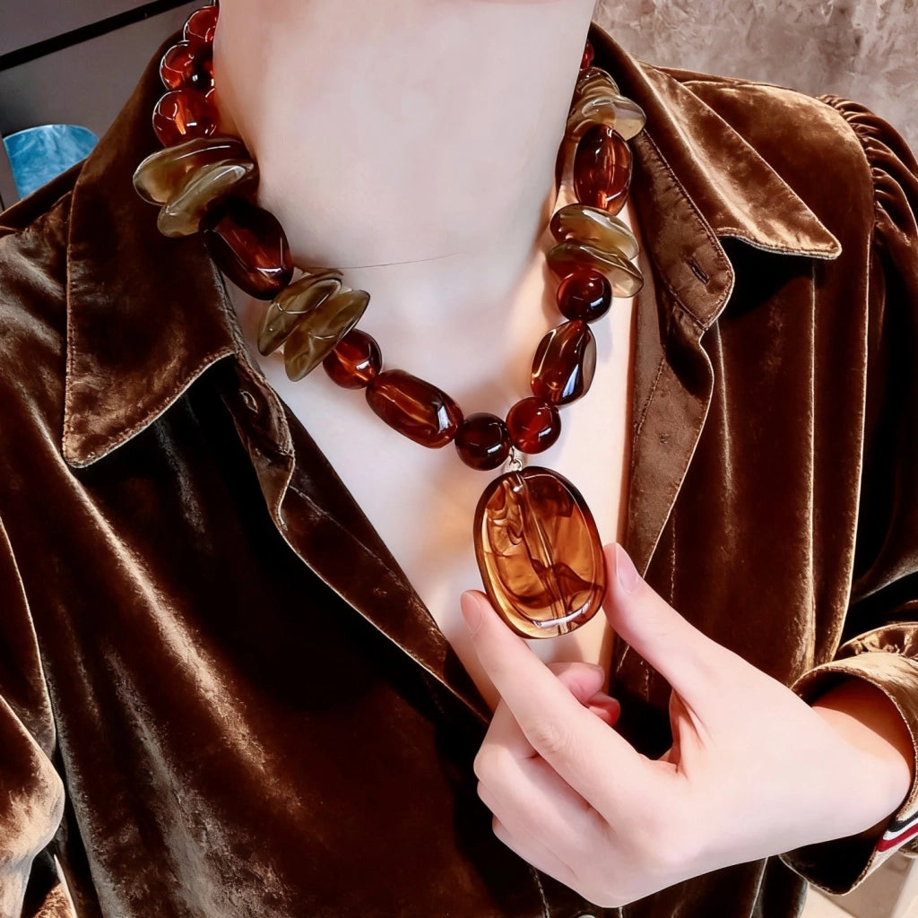 Collana vintage in ambra con perline geometriche irregolari, catena per maglione in acrilico Merard da donna