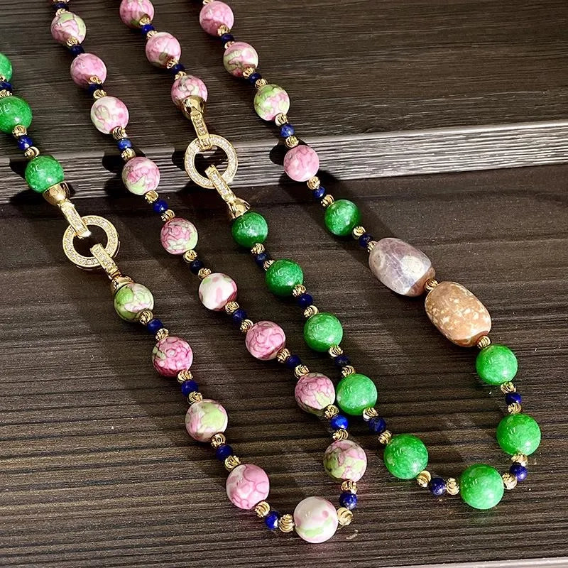 Collana fatta a mano con perline di lapislazzuli, agata, ceramica rosa e pietra naturale, regalo di Natale o compleanno.