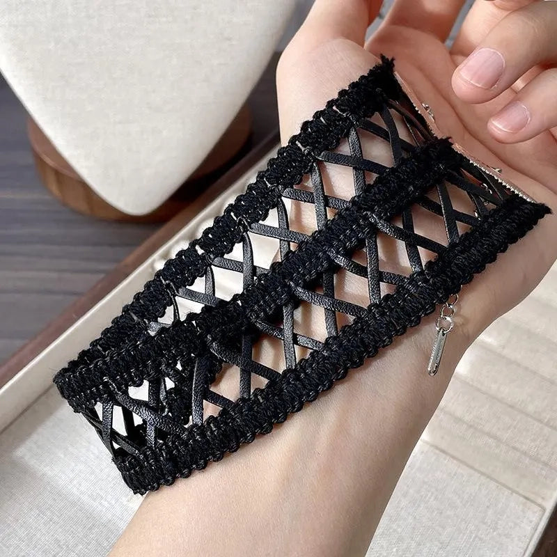 Collana girocollo a croce in pelle PU nera intrecciata a mano, stile motociclistico, collana scura e alla moda, regalo di Natale o compleanno.