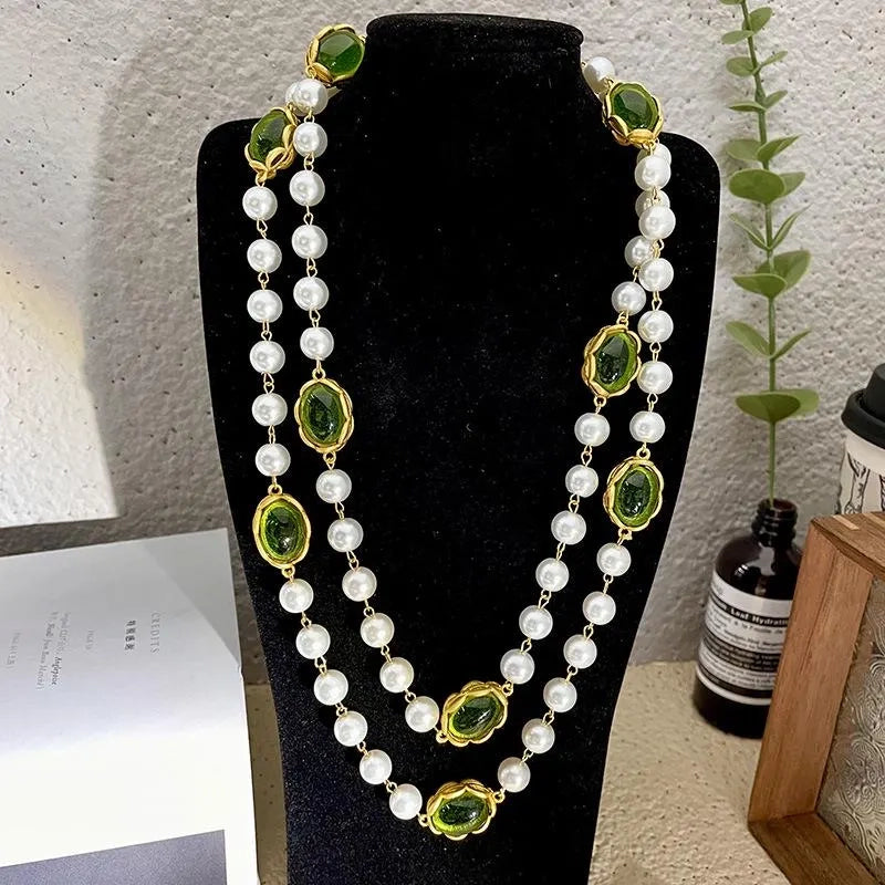 Collana vintage fatta a mano con perle e perline in vetro verde, accessori di lusso, regalo di Natale o di compleanno.