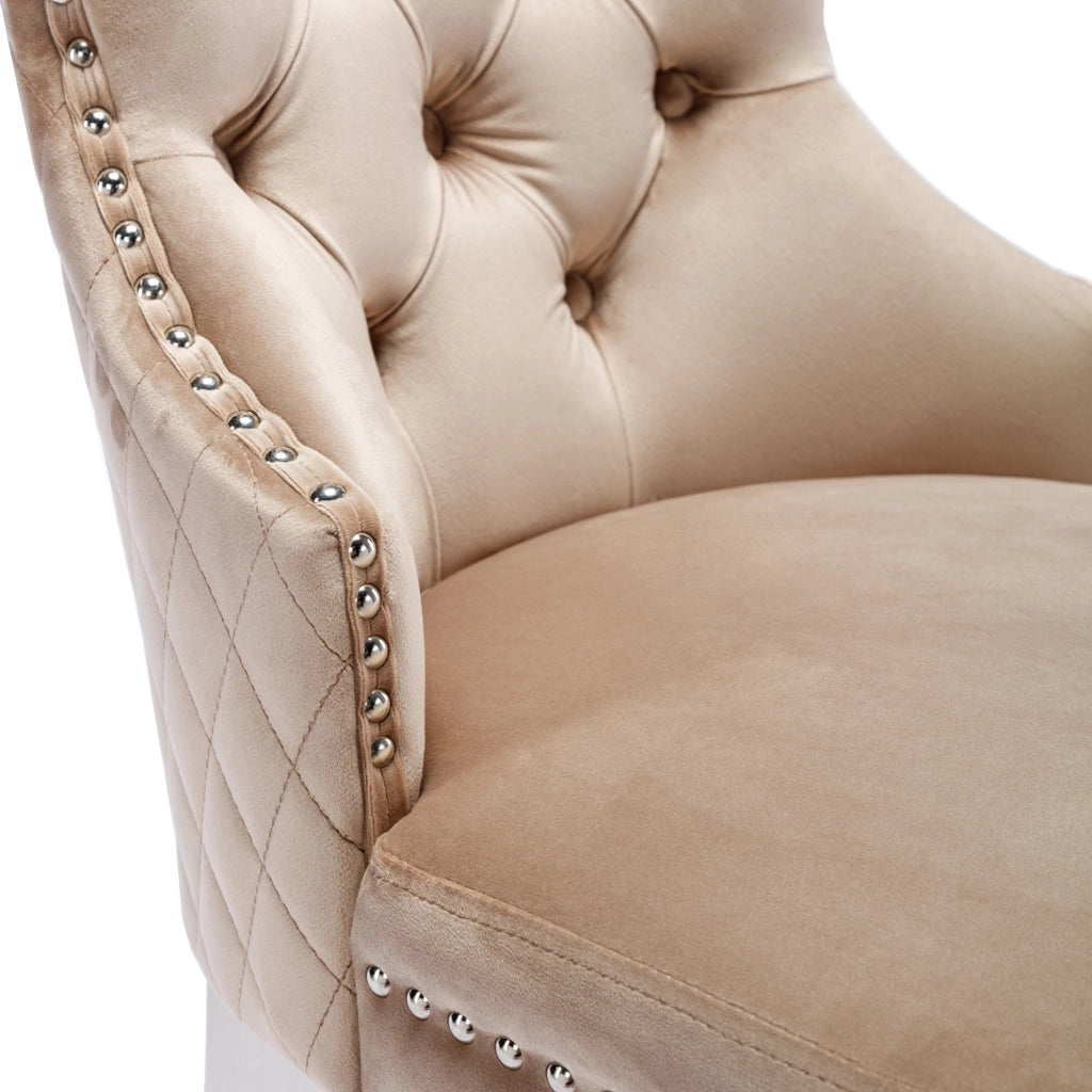 Sedia da pranzo in velluto con schienale decorativo, struttura in legno massello e gambe in metallo beige