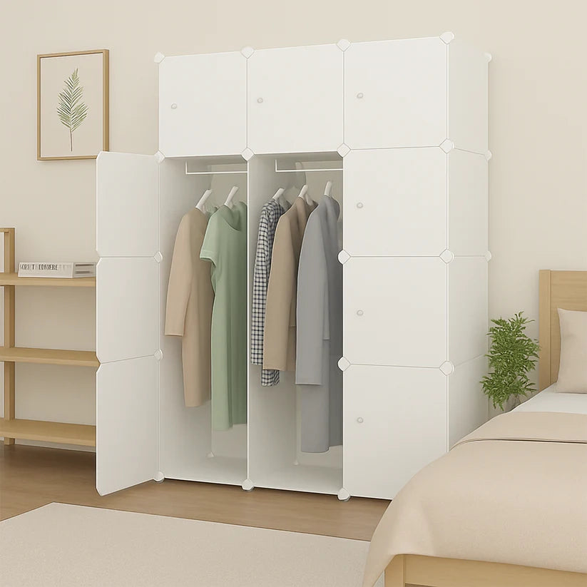 Armadio Bianco 111x47x147 cm Spazioso e Capiente