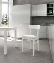 Sedia da interno Monaco in legno di faggio laccato bianco con seduta imbottita in similpelle e schienale in legno - 2 pezzi per conf.