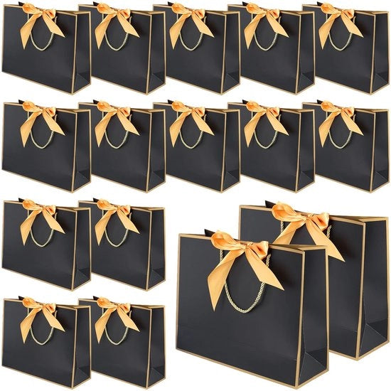 16 Pacchi di Regalo in Carta con Bottone a Vela d'Oro su Fondo Nero - 16 Stuks