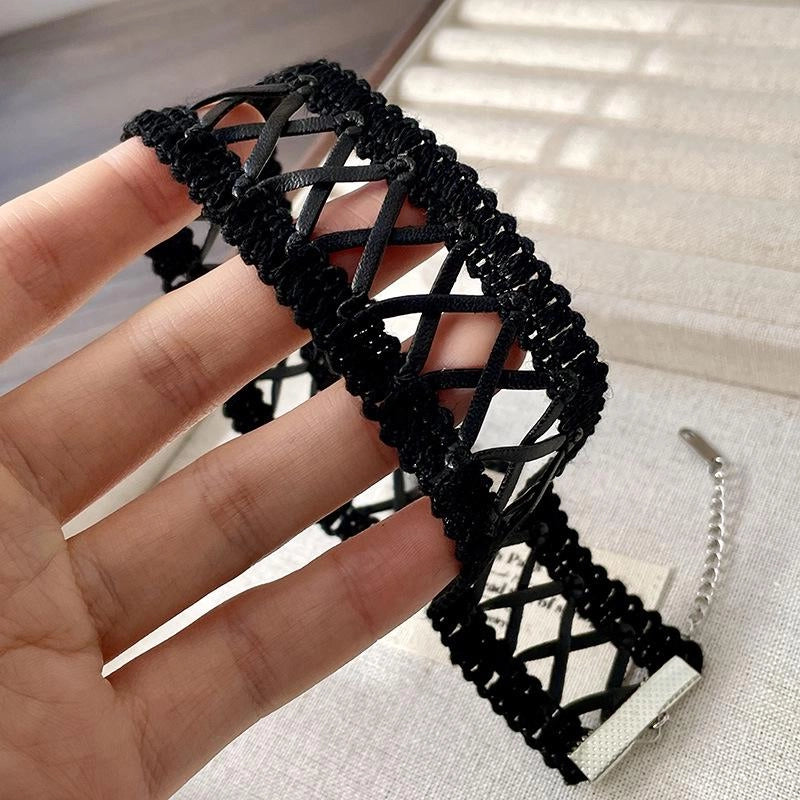 Collana girocollo a croce in pelle PU nera intrecciata a mano, stile motociclistico, collana scura e alla moda, regalo di Natale o compleanno.