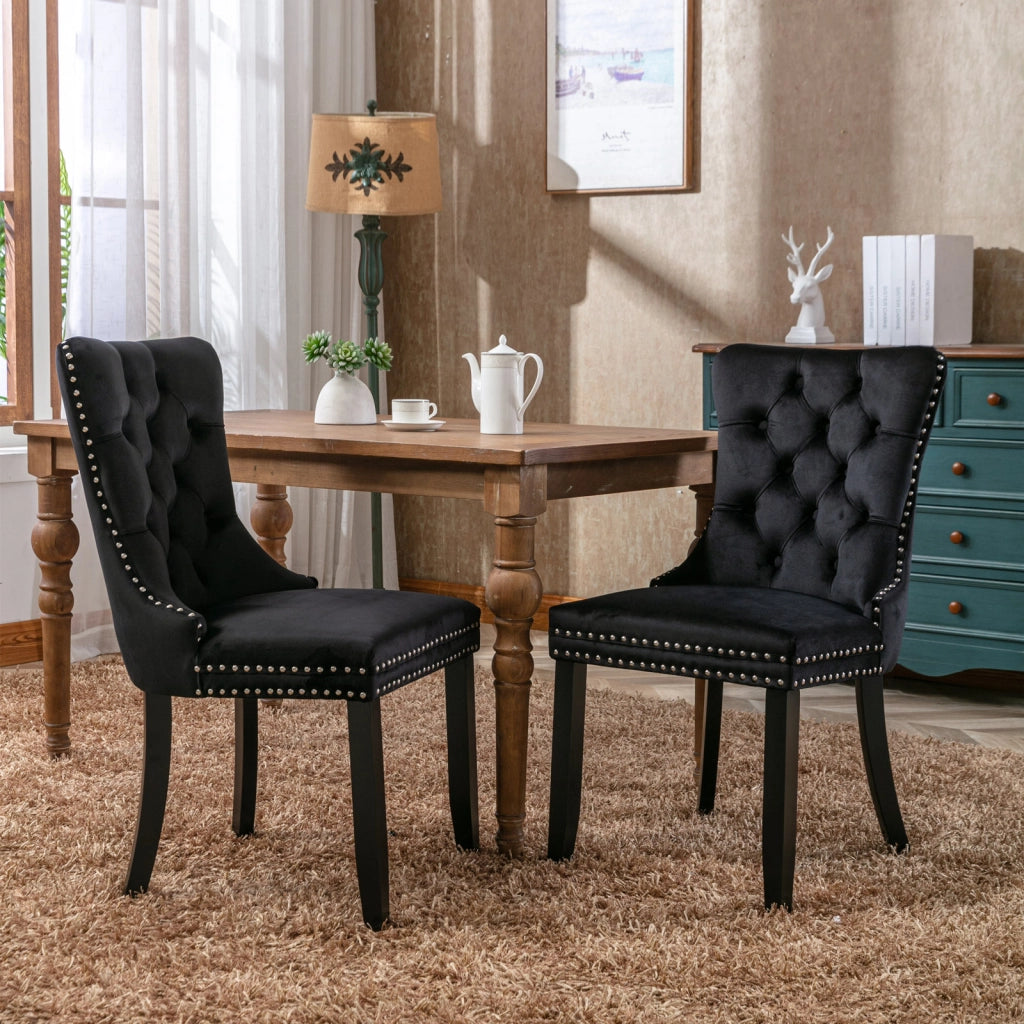 Set di 2 sedie da pranzo moderne e di alta gamma Nikki Collection in legno massello trapuntato con rivestimento in velluto e gambe in legno con borchi