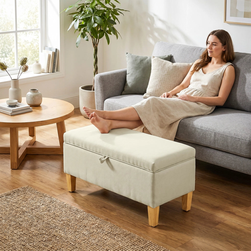 Pouf imbottito in tessuto con gambe in legno ¨C Minimal ¨C 71x37x36 cm beige