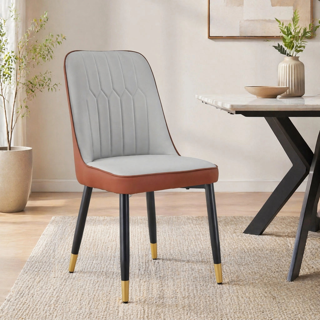 Set di 2 sedie da pranzo moderne in PU bicolore grigio chiaro e marrone; gambe nere in metallo