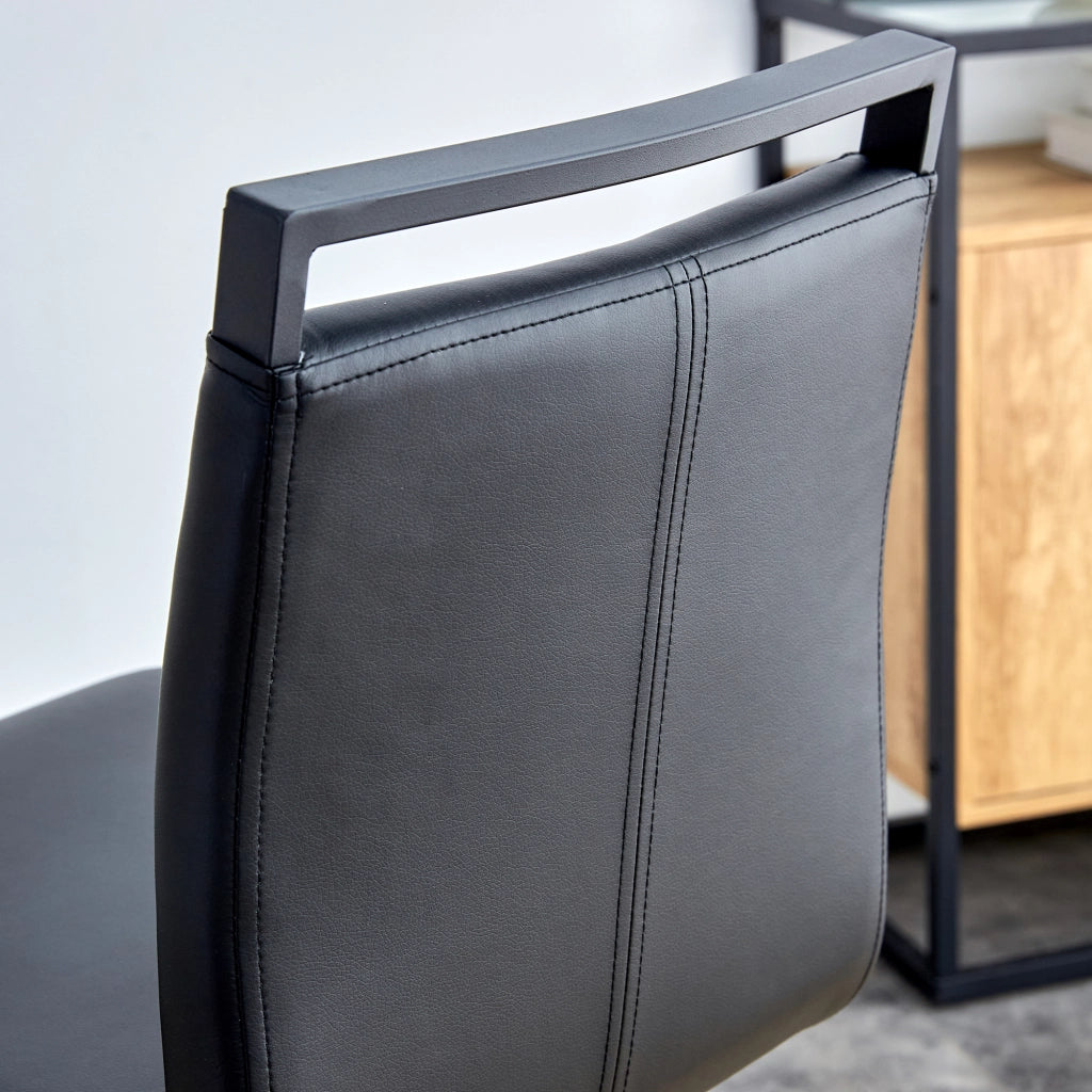 Set di 2 sgabelli da bar in PU nero con gambe in metallo nero, altezza totale 96,5 cm