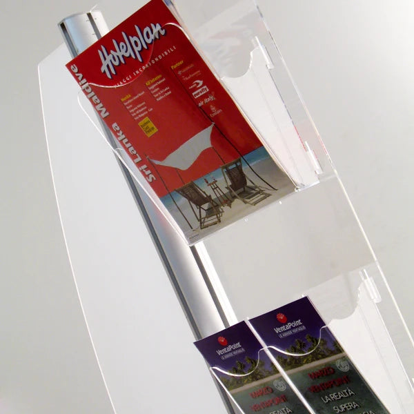 Espositore con 4 vaschette A4 e vela