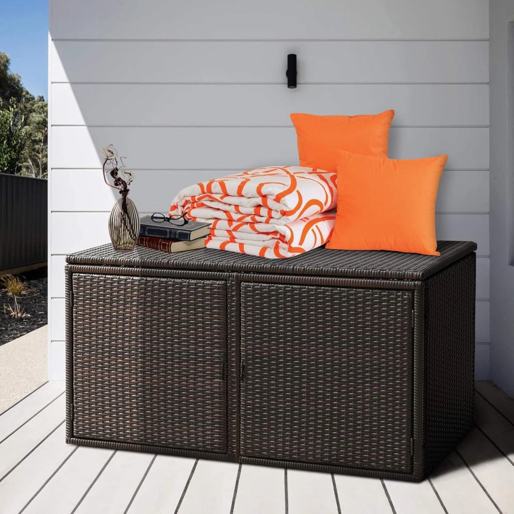 Baule Contenitore da 335L, con Coperchio e 2 Ripiani, Contenitore da Giardino con Telaio in Acciaio, Box per Conservazione di Attrezzi Giocattoli Accessori (Marrone)
