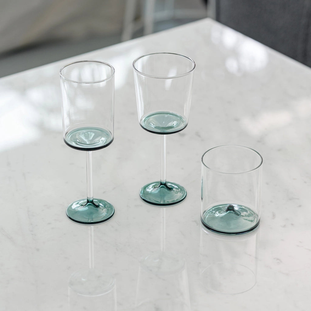 Discobolo Calice da Vino Rosso in Vetro Borosilicato Soffiato a Mano, Set da 4 Pezzi, Capacità 46,5 cl, Design con Fondello Verde Lago Elegante
