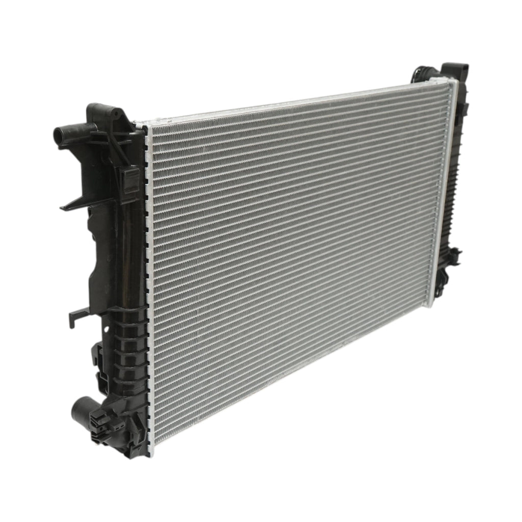 Radiatore raffreddamento acqua motore – Mercedes-Benz Sprinter, VW Crafter Dimensioni: 680 × 408 × 28 mm Codici OEM compatibili: A9065000002, A9065000102, A9065000202, 2E0121253, 2E0121253A, 2E0121253B, 7924001038