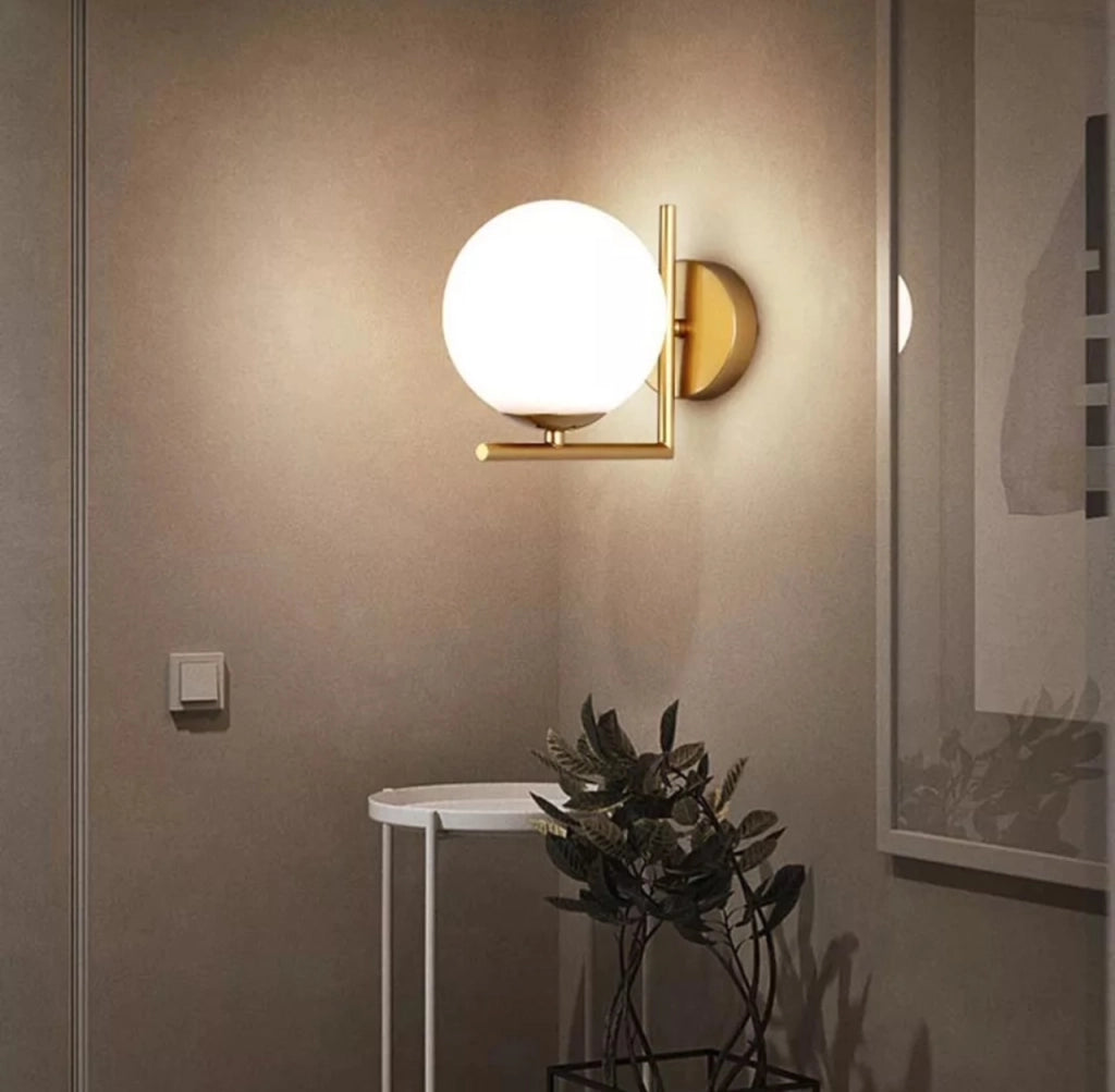 Applique lampada da parete moderna in metallo colore oro sfera in vetro opaco per interni casa salotto stanza da letto attacco Lampadine LED G9