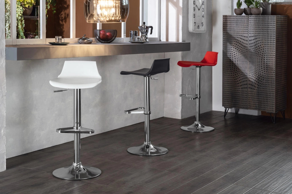 Sgabello Moderno Fred con Seduta e Schienale in Polipropilene Rosso, Struttura in Metallo e Sistema di Alzata a Gas - Design Ergonomico