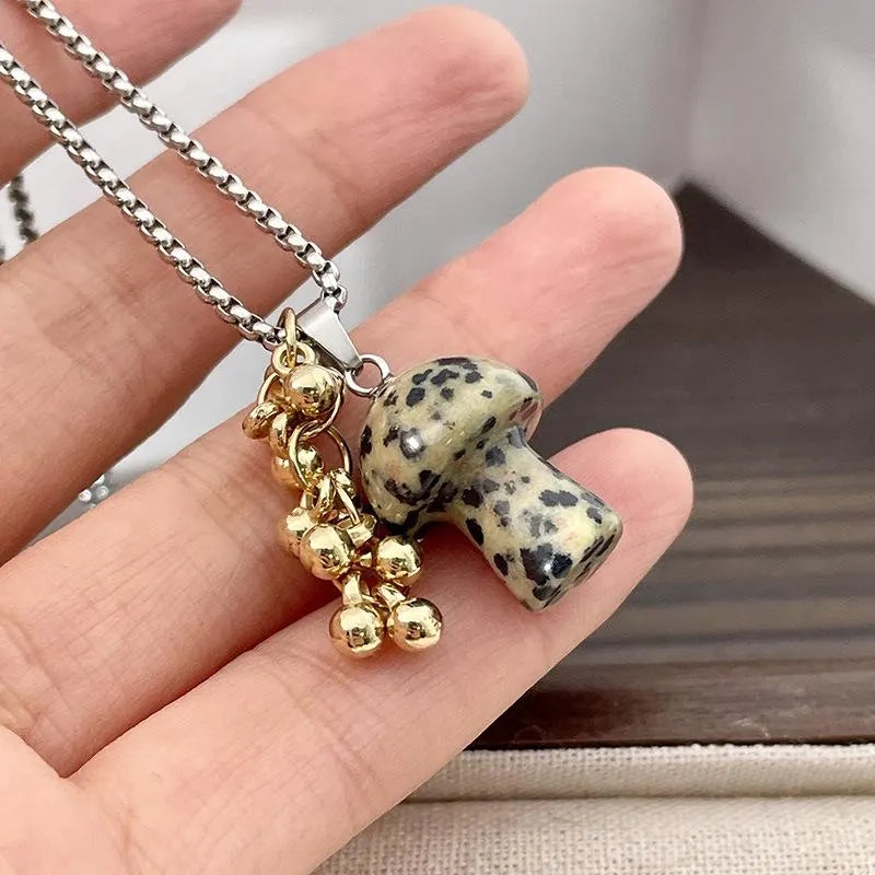 Collana lunga con ciondolo a forma di fungo di cioccolato in pietra naturale, realizzata a mano, regalo di Natale o di compleanno.