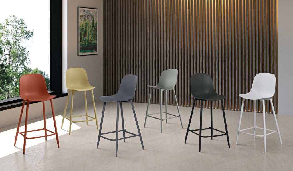 Sgabello Frida in Polipropilene Grigio Chiaro con Gambe in Metallo Nero, Design Scandinavo, Seduta Ergonomica - Om/Frida