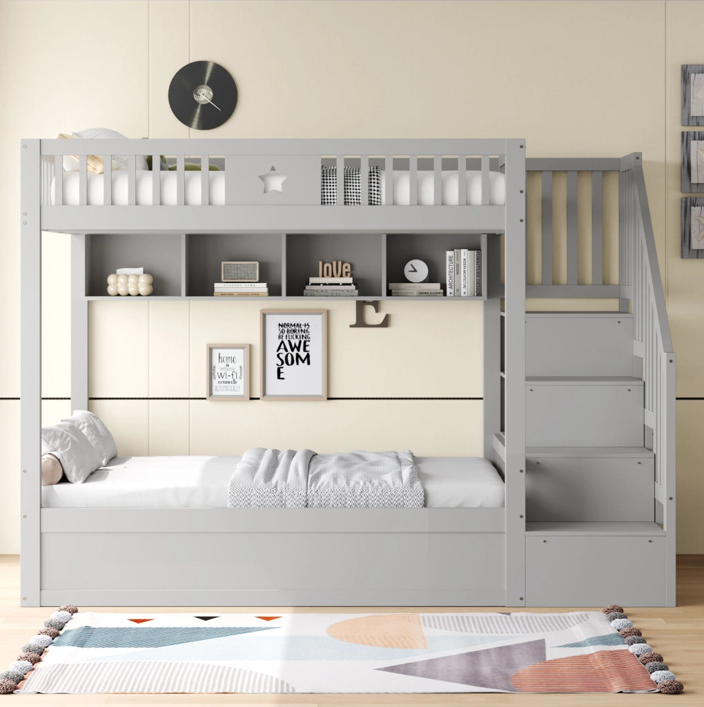 Letto a soppalco 140x200 cm con vano idraulico, scala contenitore e scaffali