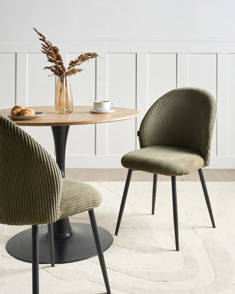 Set di 2 sedie da pranzo Rivestimento in velluto a coste Seduta imbottita Gambe in ferro Verde scuro