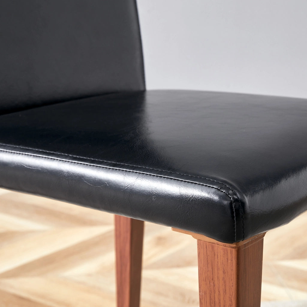 Set 4 sedie da pranzo moderne in PU nero con gambe in metallo effetto noce