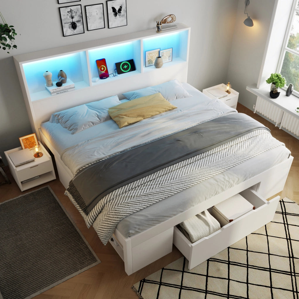 Letto matrimoniale 140x190 cm in legno bianco con LED; USB e 2 comodini mobili