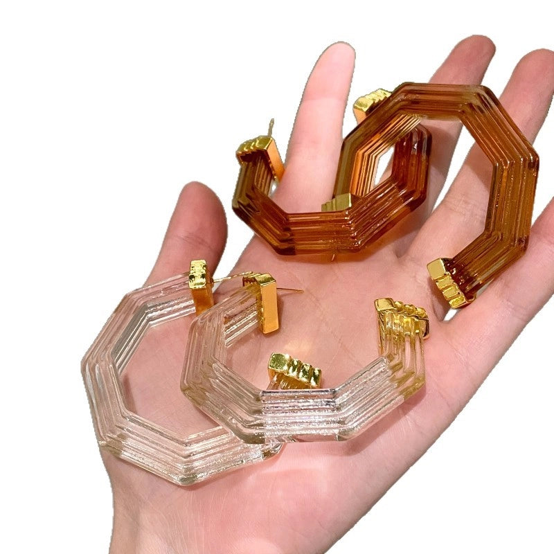 Orecchini a cerchio a forma di C con motivo geometrico a diamante in resina, design di nicchia, sofisticati, versatili ed eleganti.