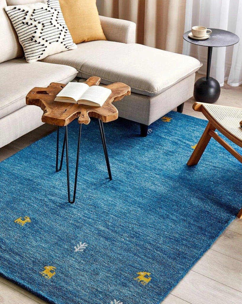 Tappeto Gabbeh in lana blu 140 x 200 cm, trapuntato a mano con motivi animali occidentali e design rustico