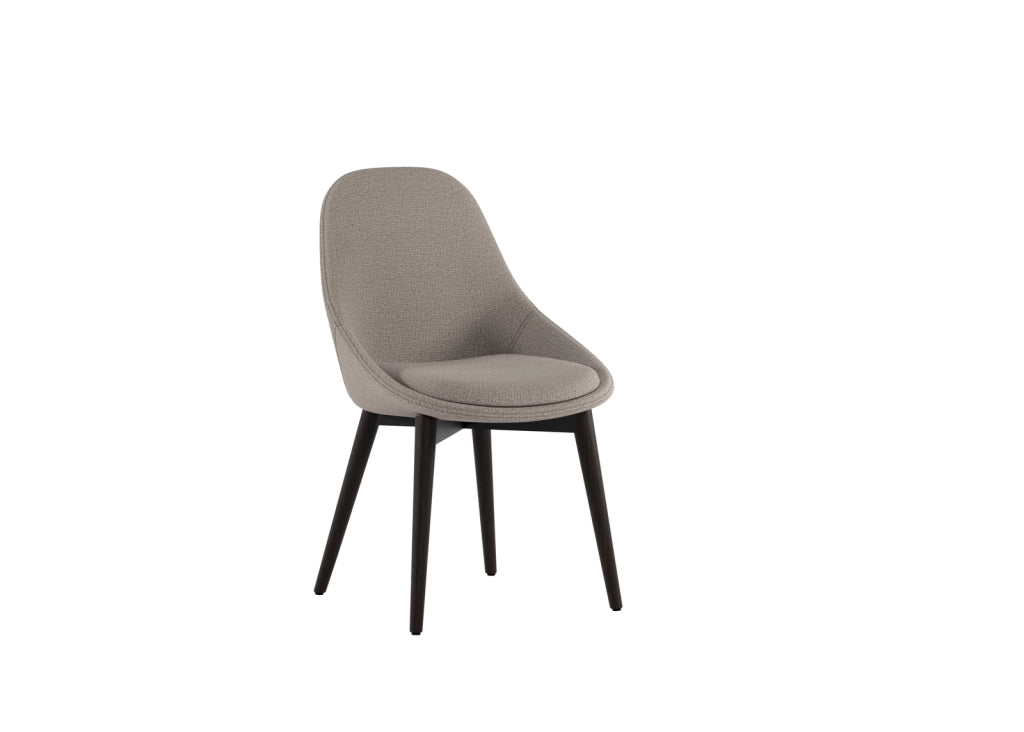 Sedia da pranzo Astrid con struttura in massello di noce e seduta imbottita in tessuto marrone chiaro - Design contemporaneo ed elegante