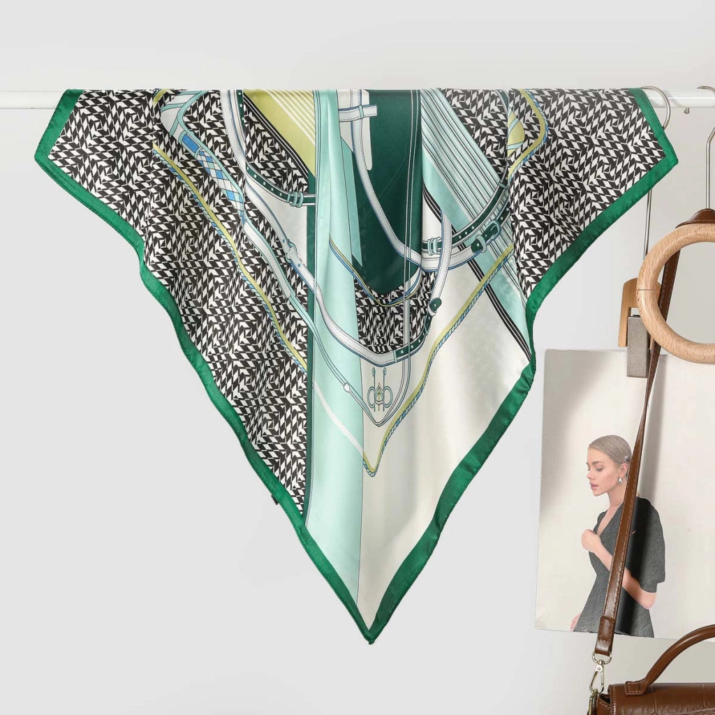 Sciarpa da donna in seta con quattro stampe floreali