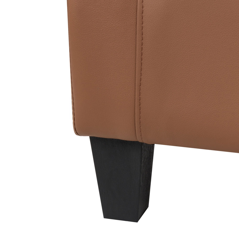 Poltrona Club Chair in ecopelle marrone, imbottita, con schienale basso, forma a vasca, design retrò