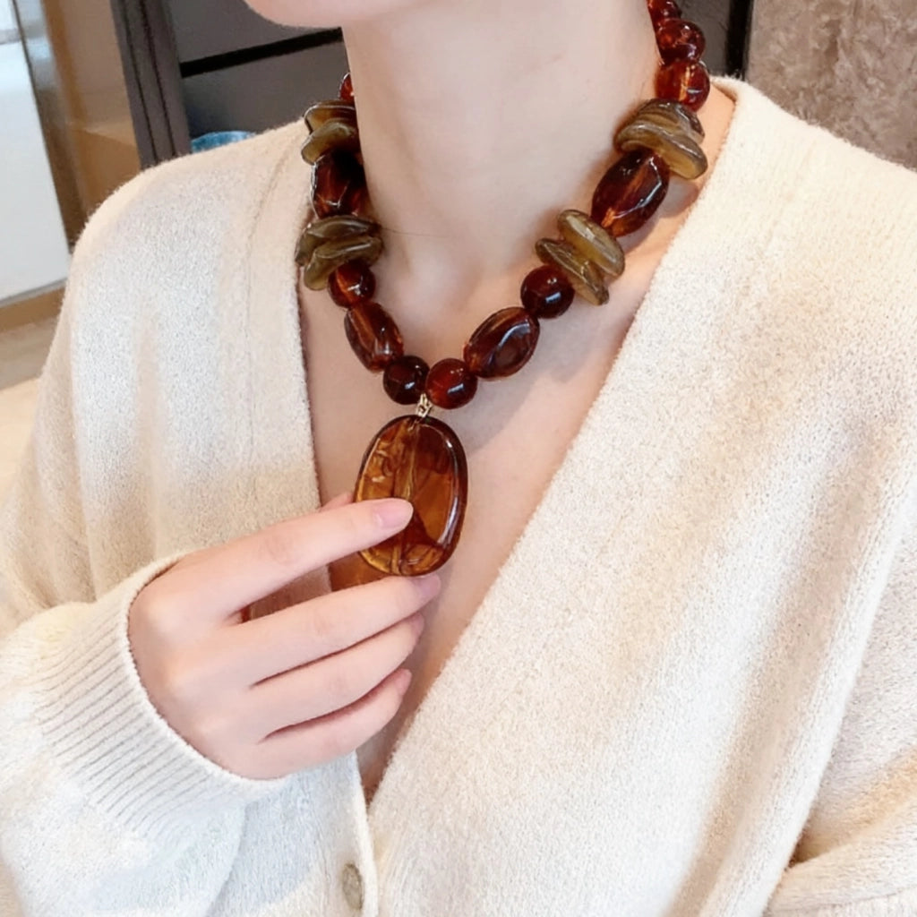 Collana vintage in ambra con perline geometriche irregolari, catena per maglione in acrilico Merard da donna