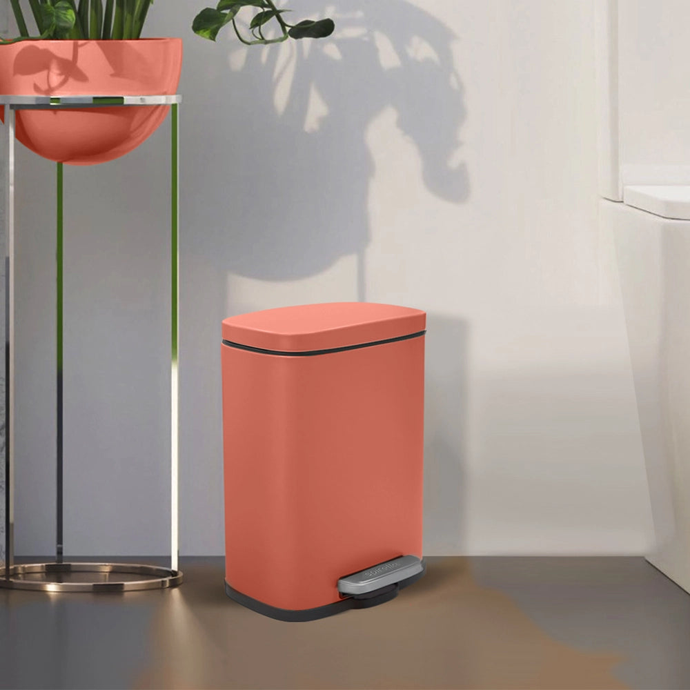 Pattumiera a pedale in acciaio 5lt color terracotta opaco con chiusura rallentata Axin