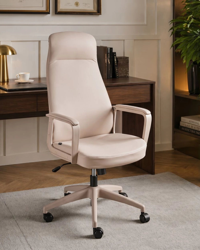 Sedia da ufficio beige con rivestimento in ecopelle, regolazione in altezza, base girevole e inclinabile, per l'ufficio domestico