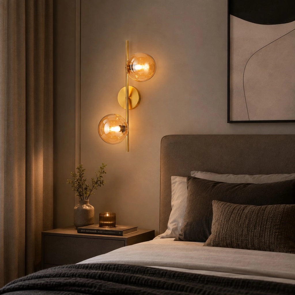 Applique lampada da parete finitura oro con 2 sfere trasparenti colore ambra doppio attacco lampadine G9