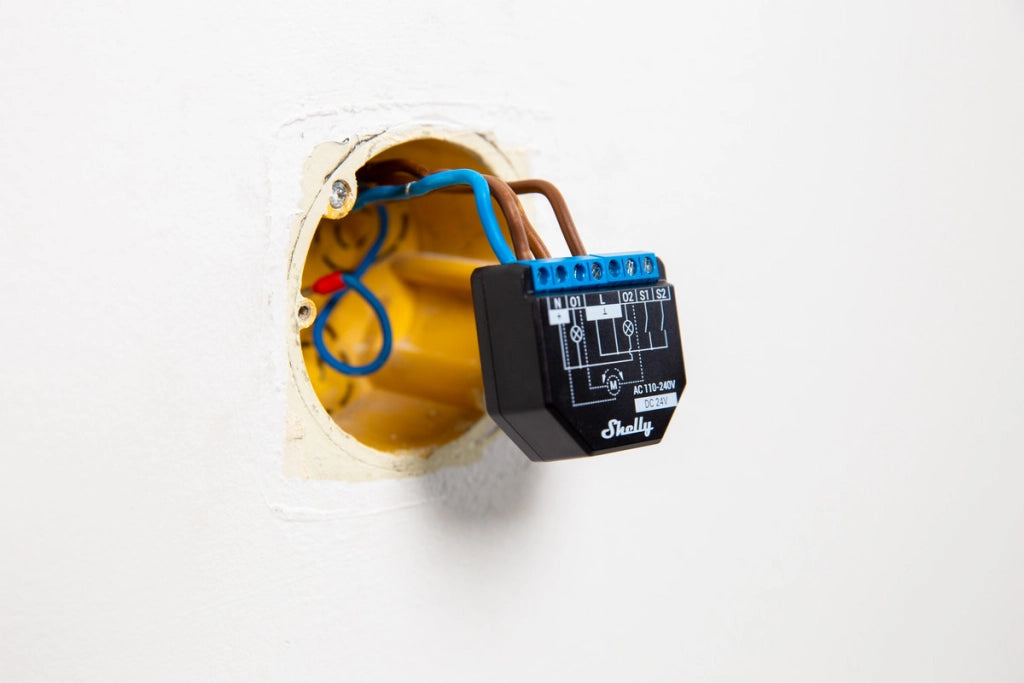 Shelly 2PM PLUS x4 - Relè wifi e Bluetooth a 2 canali. Automatizzazione di Tende. Tapparelle. Controllo consumi. Pack da 4