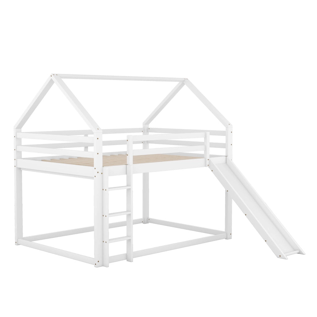 Letto a castello a casetta con scivolo e scala; doghe incluse; pino massello e MDF; bianco; 140x200 cm