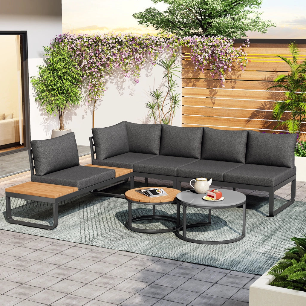 Set mobili giardino 4-5 persone: 2 tavolini impilabili; ferro zincato; cuscini seduta; piedini regolabili; grigio