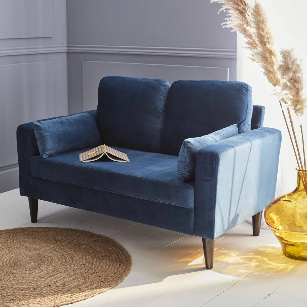 Divano in tessuto con gambe in legno, 2 posti, blu