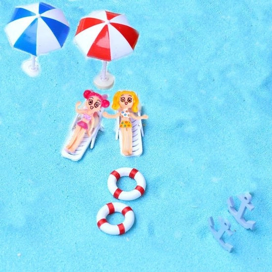 Set di accessori per la spiaggia in miniatura - Anello da nuoto 2,5 cm - Sedie per la spiaggia 5x1,5 cm - Ombrellone da spiaggia 4,1x5,8 cm - Marcatura per il sabbia 3x3 cm - Materiale duraturo e sicuro - Decorazione in miniatura