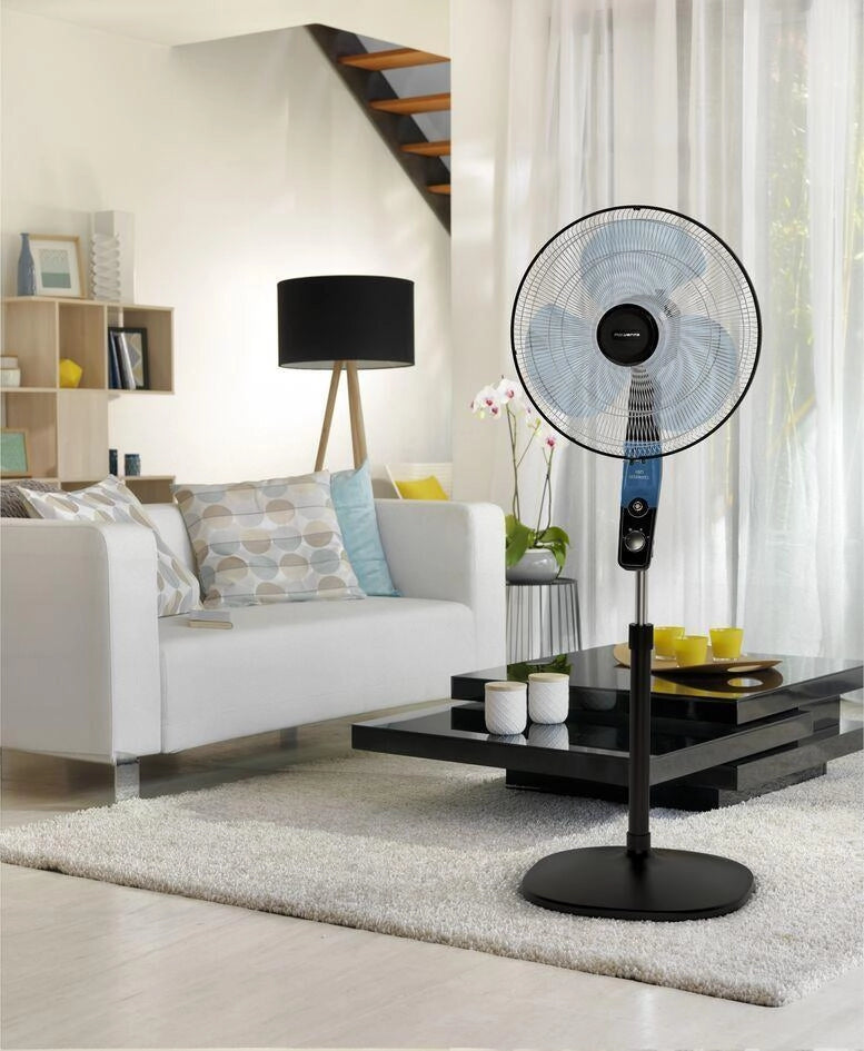 Rowenta VU4420 Essential Ventilatore a Piantana 3 Velocita' Oscillante 40 cm 3300 m³-h 54 dB colore Nero