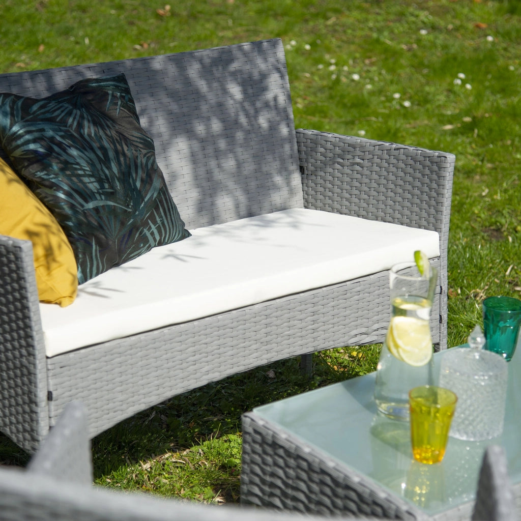 Mobili da giardino in resina intrecciata grigia CORDOUE 4 posti - cuscini crema