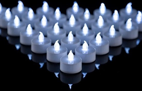 Luminarie a LED con luce fredda bianca - lampioncini realistici e luminosi con effetto fiamma - alimentate da batteria CR2032 - lampioncini duraturi per matrimoni - vacanze - feste - come decorazione per la casa - 50 pezzi