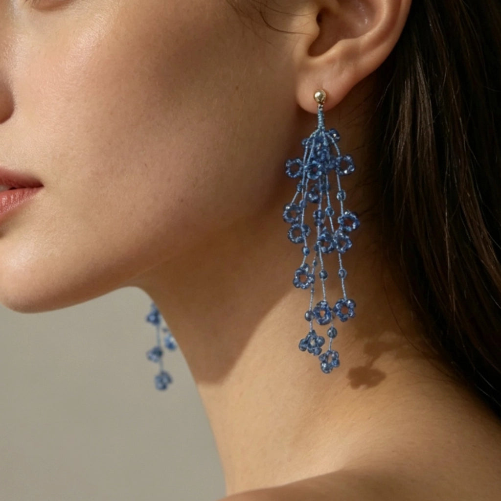 Orecchini a nappa con fiore in cristallo blu