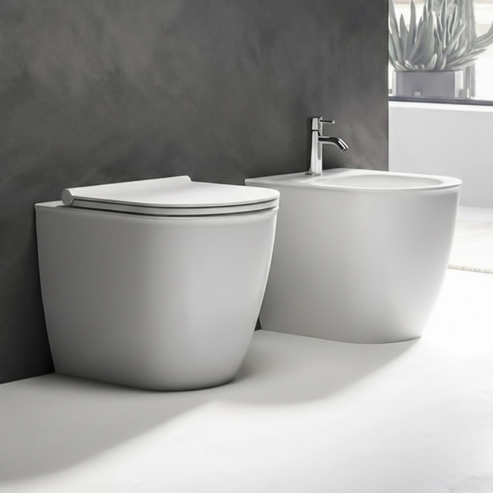 Set sanitari filomuro traslato bianco opaco e sedile soft close di Ceramica Dolomite Mayka