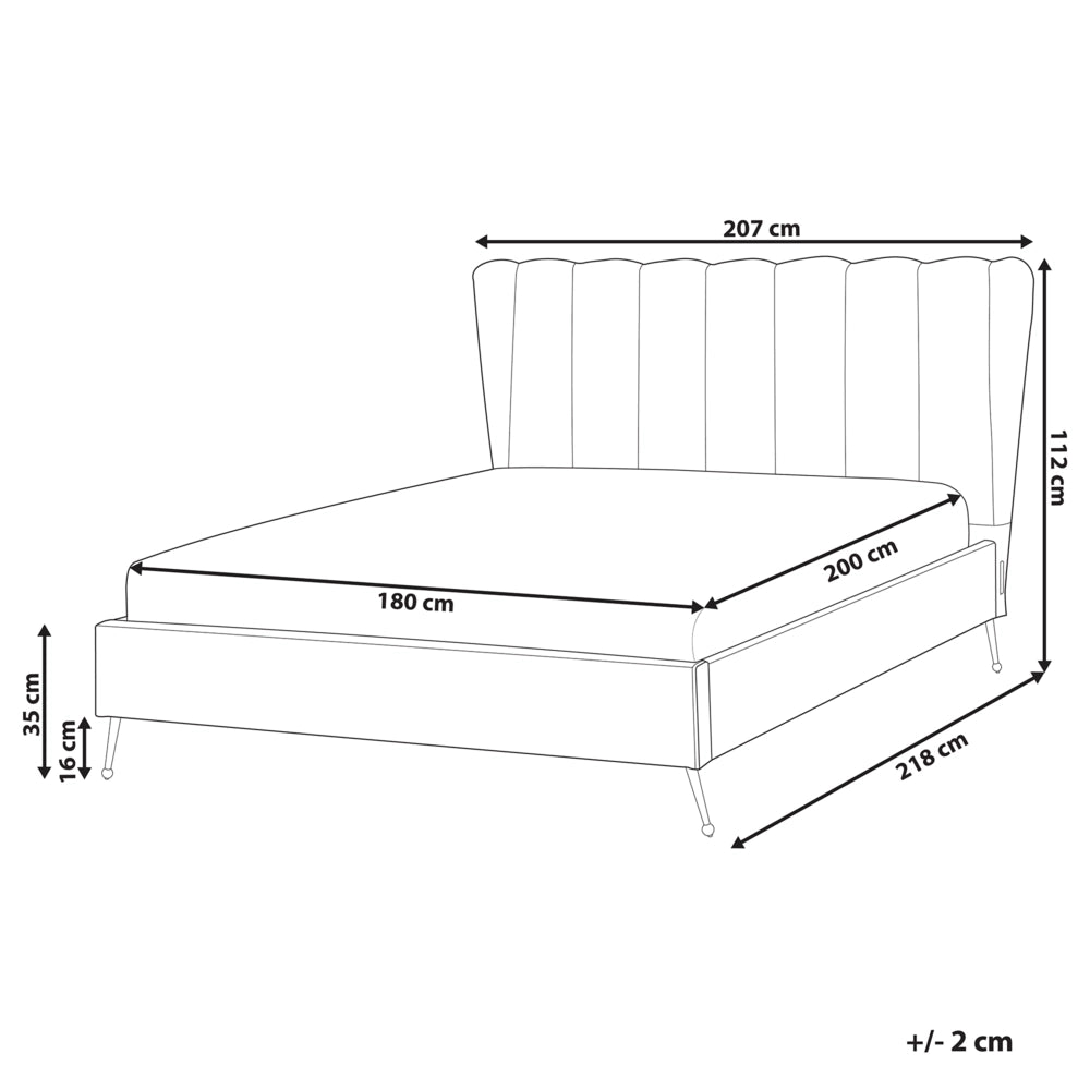 Letto in velluto beige rivestito con gambe in metallo dorato UE Dimensioni doppie 180 x 200 cm con testata con porta USB Camera da letto moderna e glam.