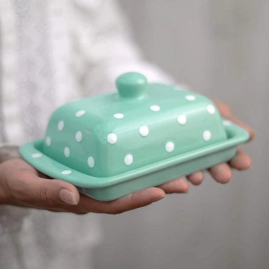 Piatti di burro a punti polka dot blu-verdi e bianchi con coperchio in ceramica manufatto a mano