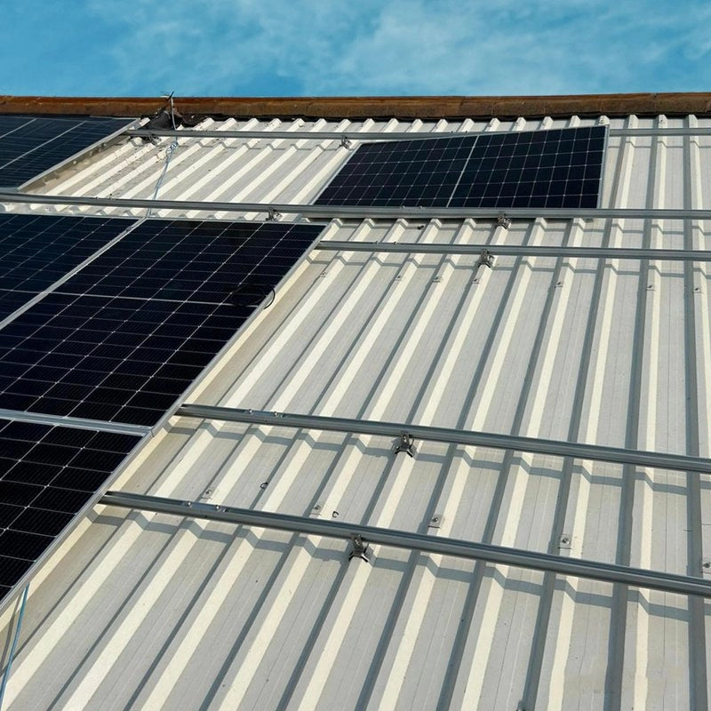 Staffe di Acciaio per Fissaggio Pannelli Solari Fotovoltaici su Lamiera Grecata per Posa Orizzontale (Confezione 5 Pezzi) SKU-11584