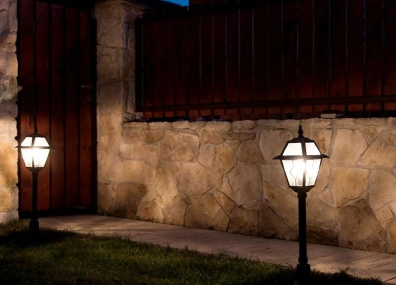 Lampada da esterno a paletto retrò 47cm E27 nera IP43
