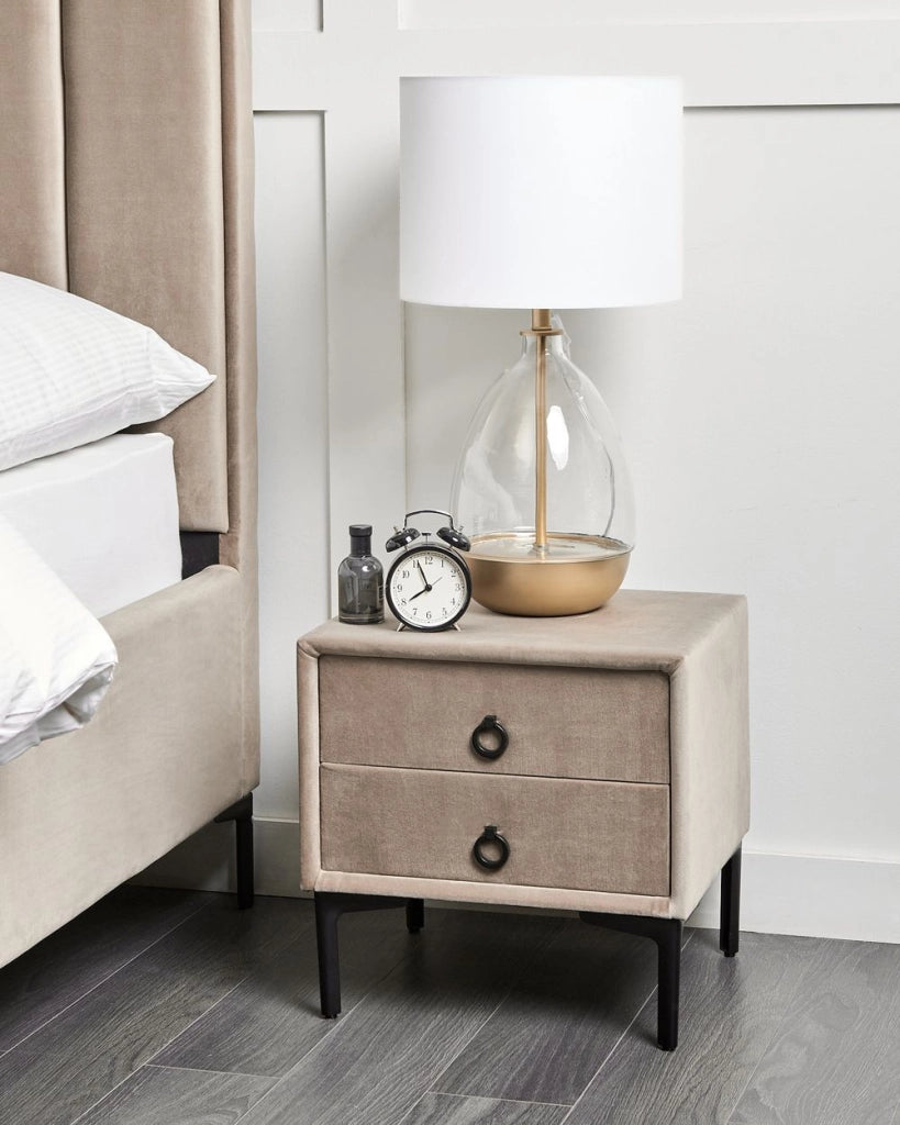 Comodino Velluto Grigio Tortora Gambe in Metallo Nero con 2 Cassetti Contenitori 44x 38 cm Comodino