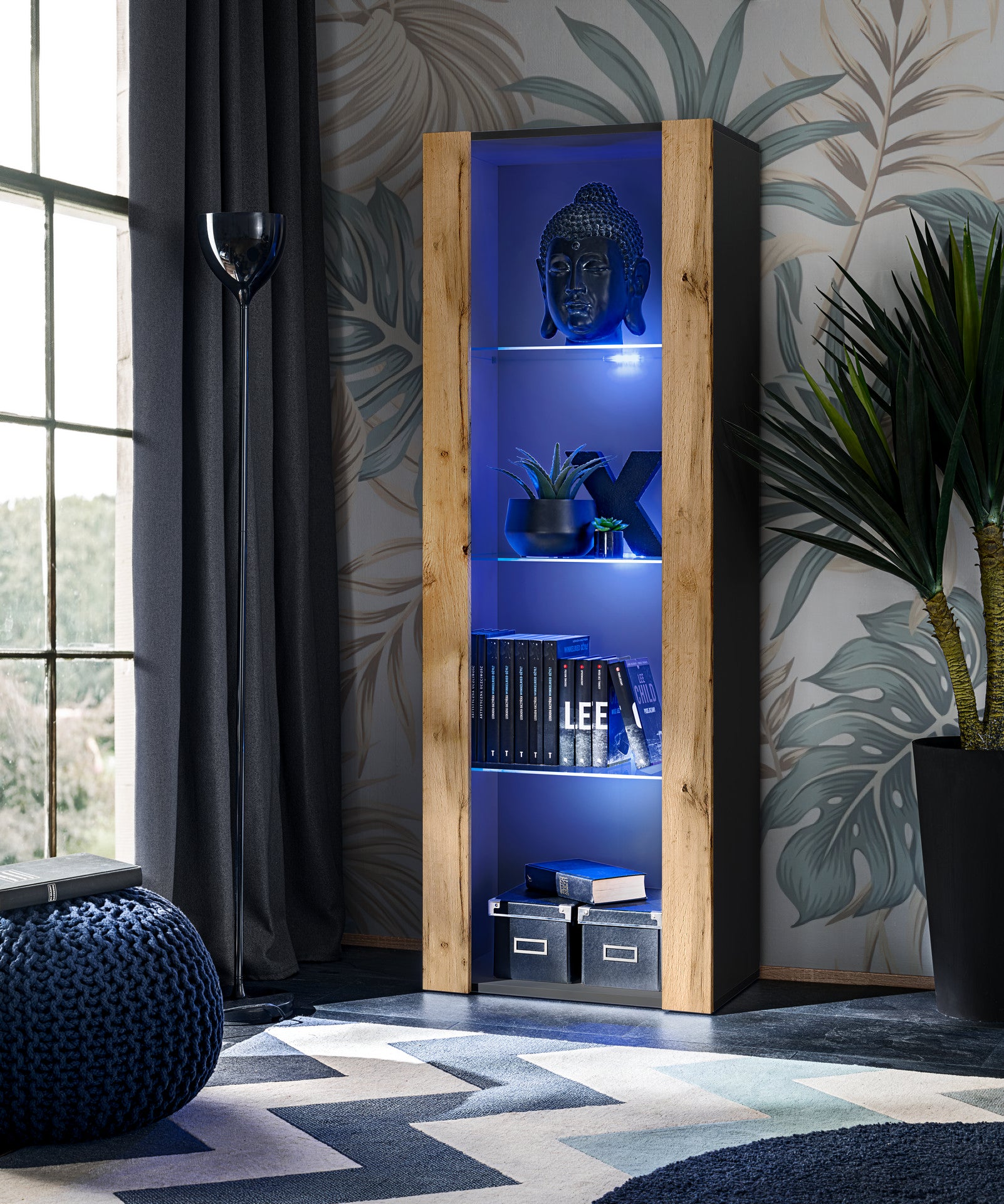Vetrina Tivoli, Komodee, Nero/Wotan, Larghezza 55 cm x Altezza 159 cm x Profondità 35 cm, LED BLU, 3 ripiani, Per soggiorno, Camera da letto, anticamera